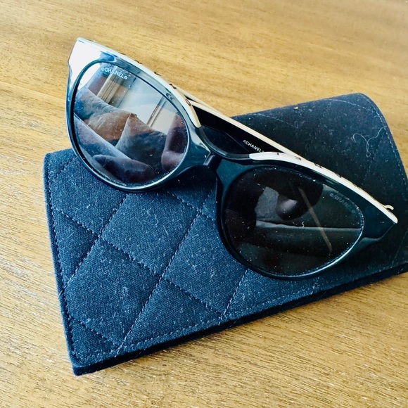 Chanel Black Cat Eye Sunglasses w Case - Picture 1 of 4